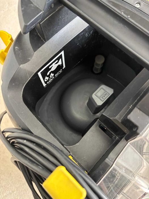 Maquina de limpeza Karcher Puzzi 8/1