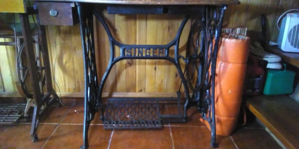 Maquinas de costura SINGER & SIGMA antigas e operacionais. Bom estado.
