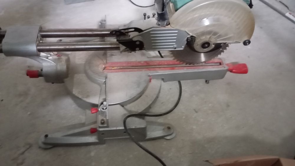 Продам пилу (торцовка)