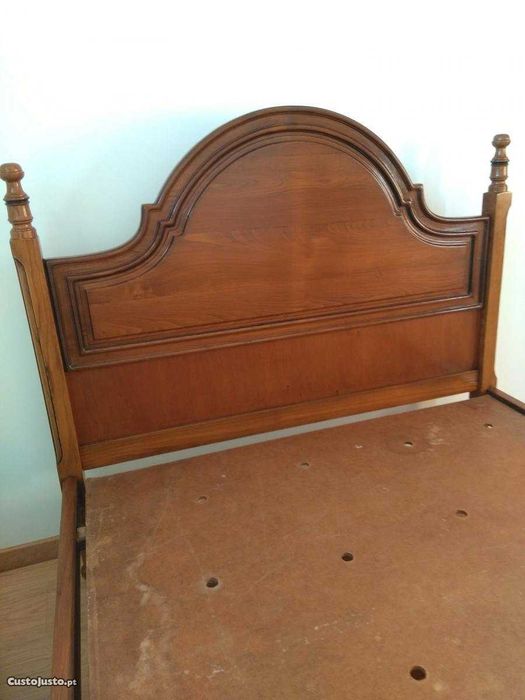 Cama de corpo e meio em madeira, colchão ortopédico e antialérgico