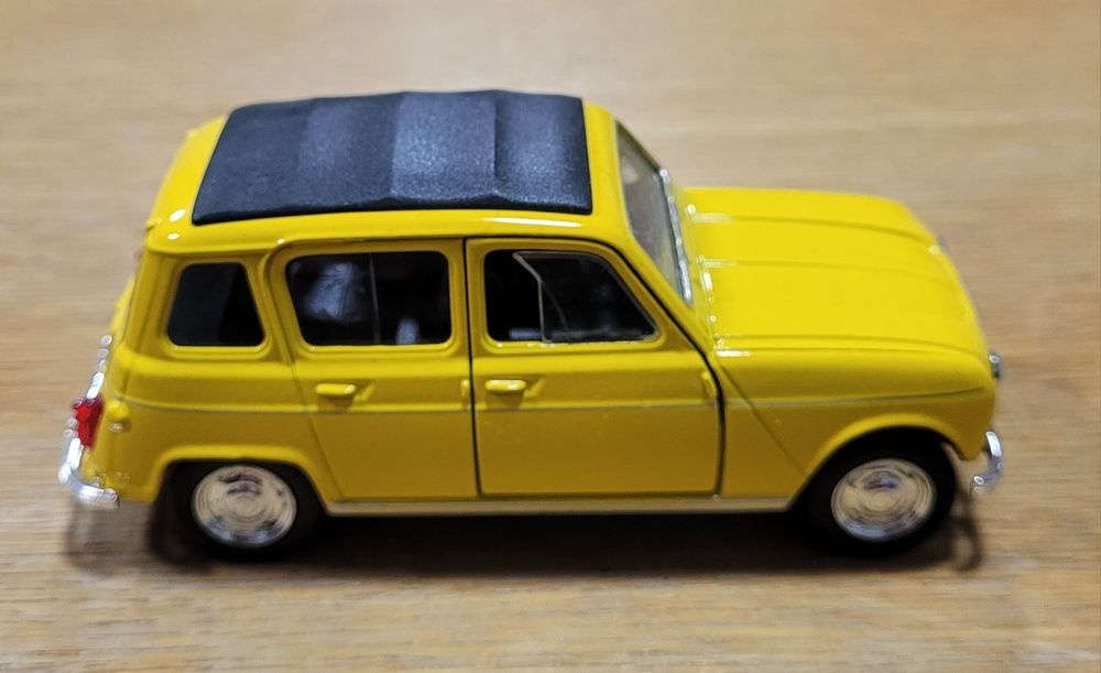 Model samochodu Renault 4 około 12cm