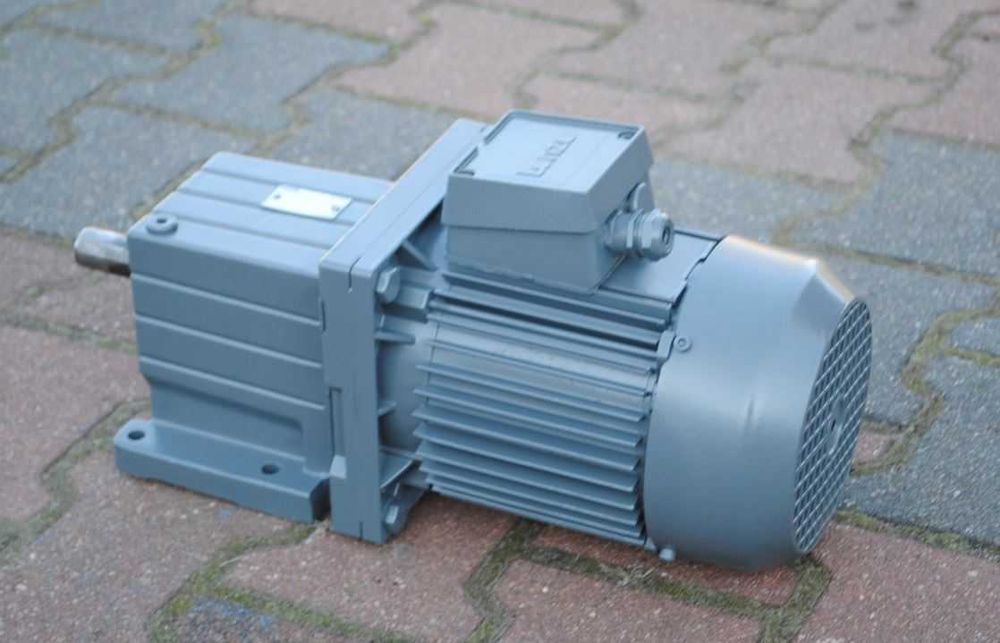 Motoreduktor 1.5kw. 350obr./min. LENZE GST05-2MVBR90-32