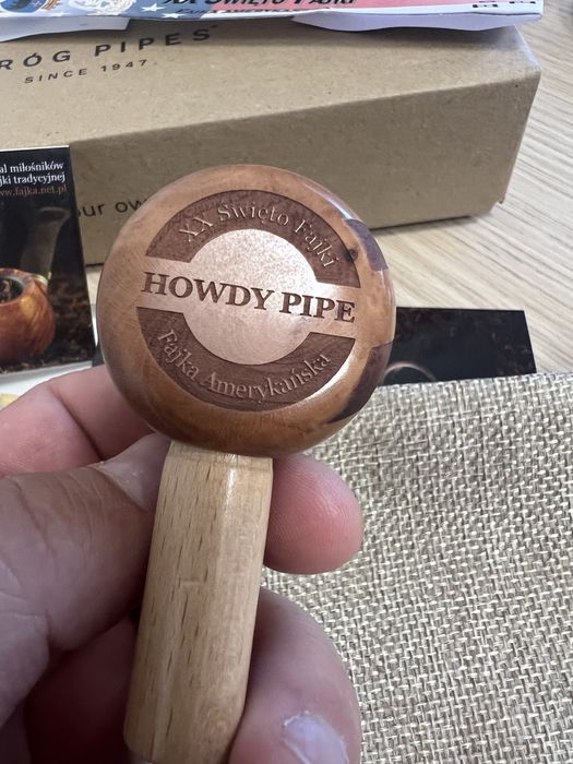 Fajka Bróg Wrzosiec HOWDY PIPE – edycja „XX Święto Fajki 2025”