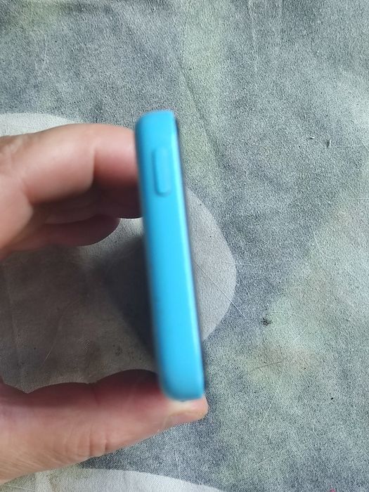 iPhone 5с-зарядка  идёт,но не заряжается,на запчасти или восстановление.