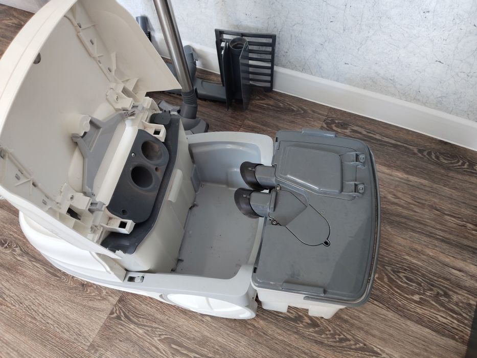 Продам пилосос миючий ZELMER ZVC762STUA