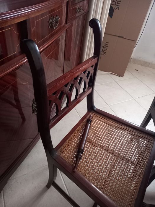Mesa extensivel com 8 cadeiras