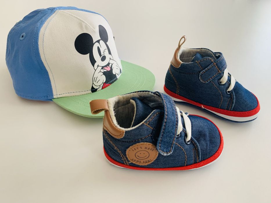 Czapeczka H&M 62/68 i buciki niechodki Cool Club 18