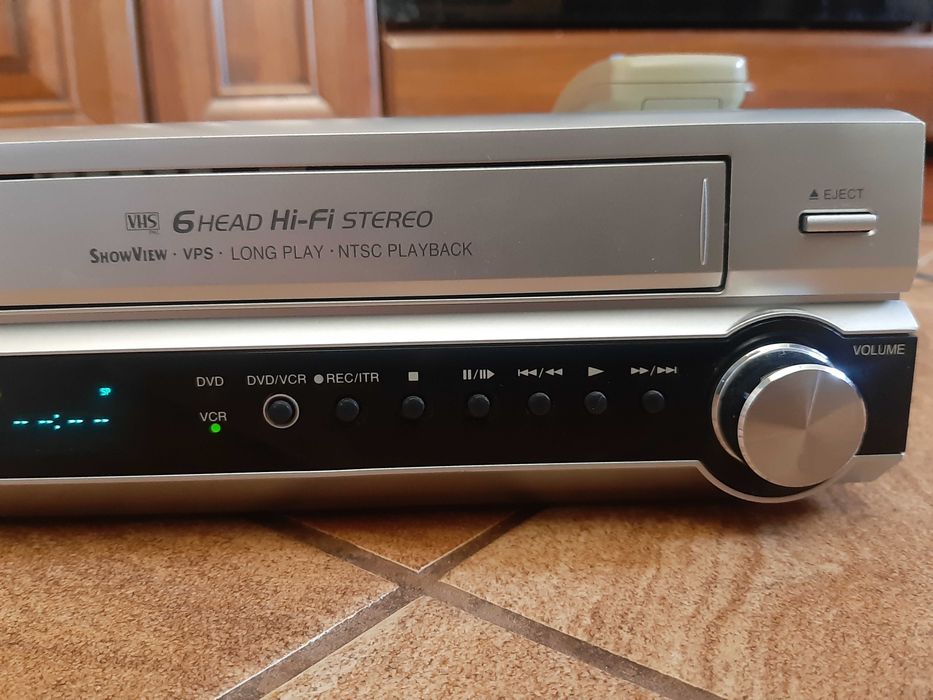 Magnetowid Universum DVD-VCR4340