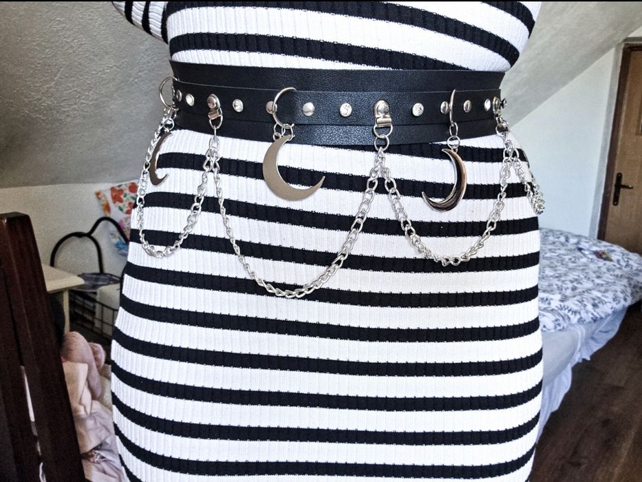 Czarny pas z łańcuchami pasek damski gorset alternative emo