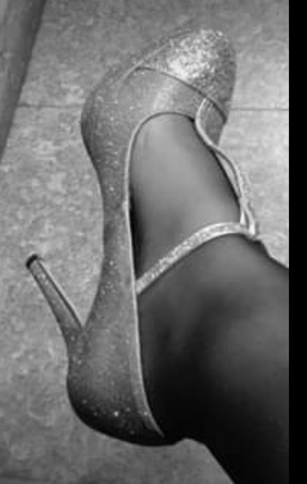 Vendo sapatos prateados, marca Espanhola