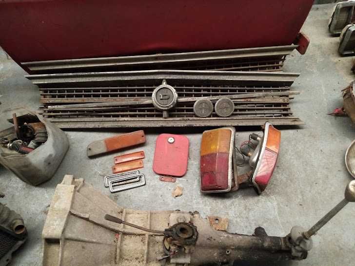 Datsun 1200 peças diversas