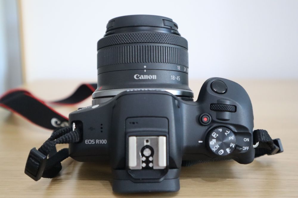 Canon R100 + RFS 18-45mm