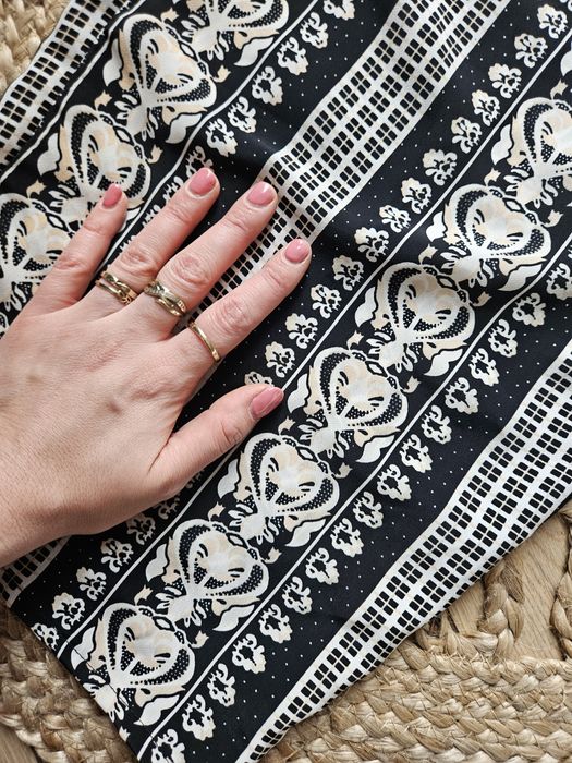 Damskie spodnie haremki boho – czarno-białe ornamenty