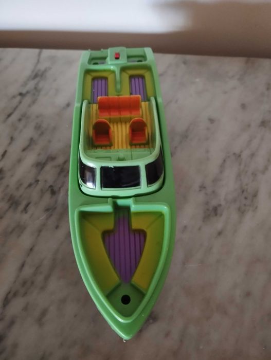 Barco de plástico