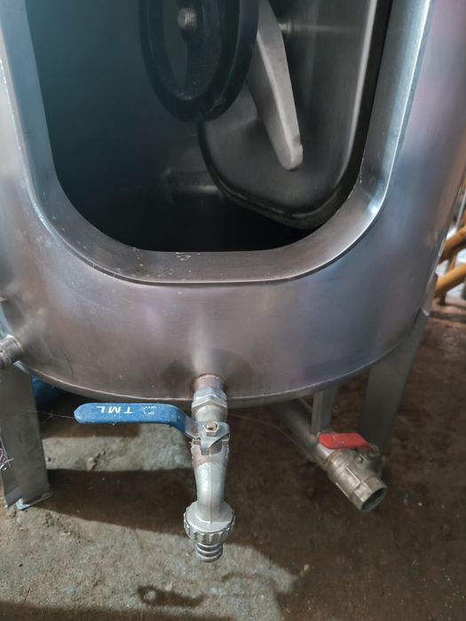 Conjunto de cubas em inox e esmagadora de uvas elétrica