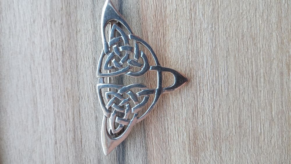 Брошка, кулон , прикраси