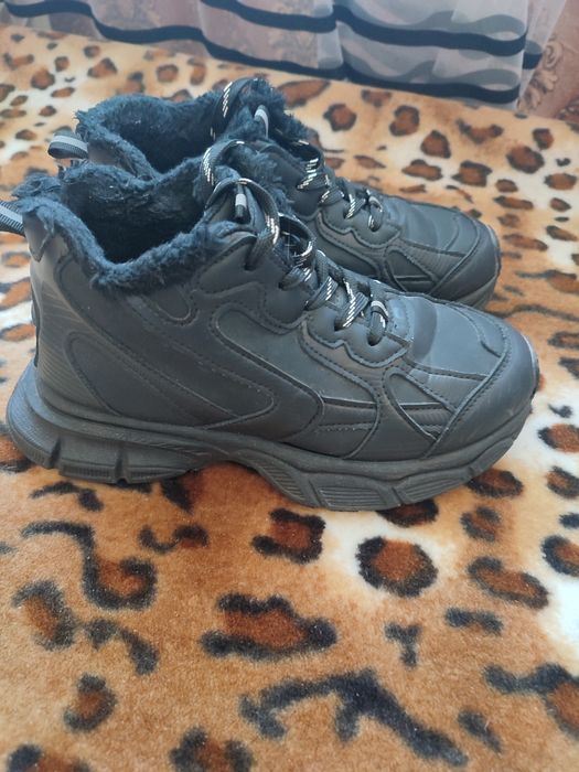 Зимние женские кроссовки