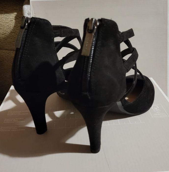 Nowe z metką, zamszowe, czarne szpilki Tamaris 36r