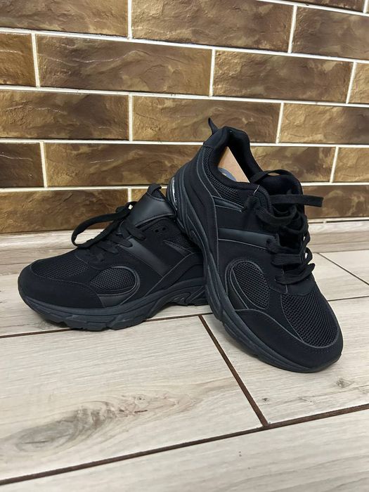 Чоловічі кросівки 43