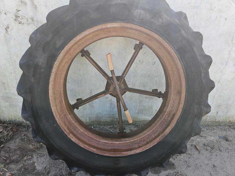 2 Koła rolnicze, bliźniaki, uprawowe 13,6R38