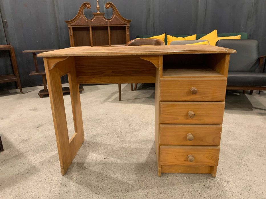 Secretária de Madeira Pinho antiga vintage