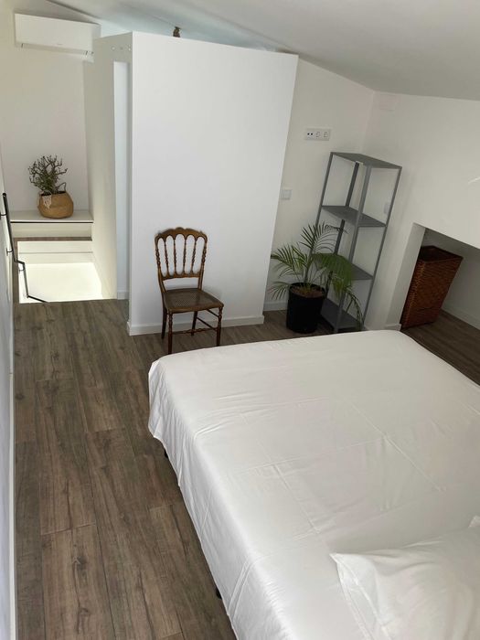 Cozy Duplex Apartment - Fully Equipped & All Bills Included