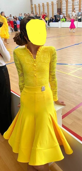 Продається боді та дві спіднички.Для  бальних танців