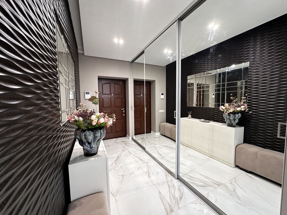 Будинок з басейном та гостьовим будинком в тихому місці Дмитрівка