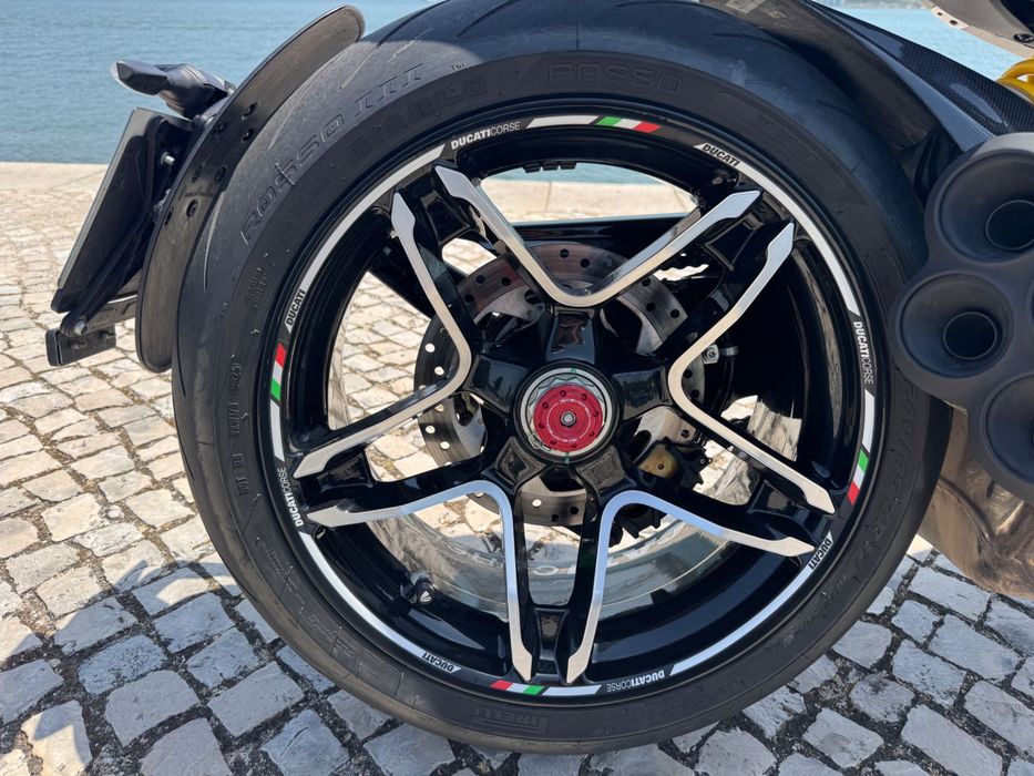 Ducati Xdiavel V4 (cor exclusivo)