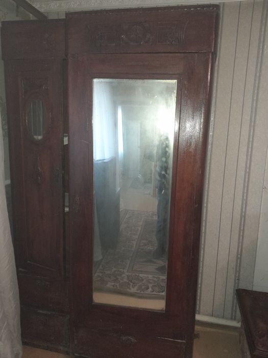 Шкаф платяной стариный