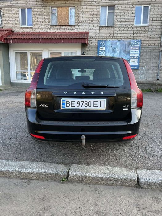 Volvo V50 2009 год