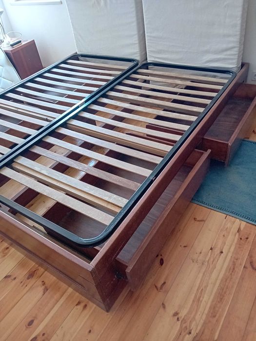 Cama/estrado em madeira de cerejeira maciça