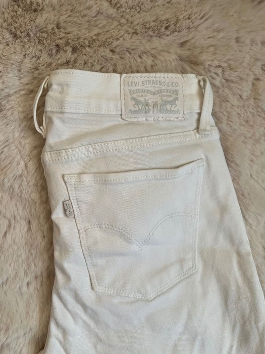 Białe rurki skinny Levi’s 710 rozmiar S 26