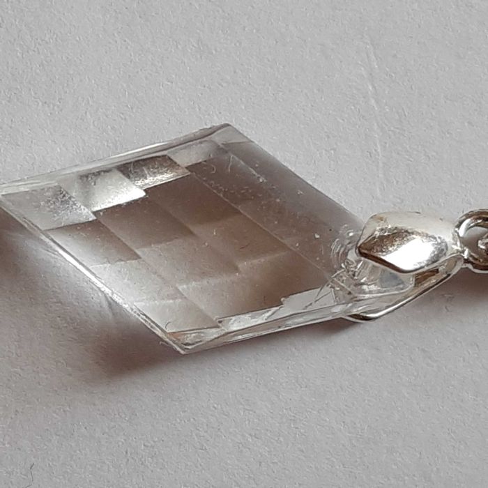 Lańcuszek z wisiorkiem.