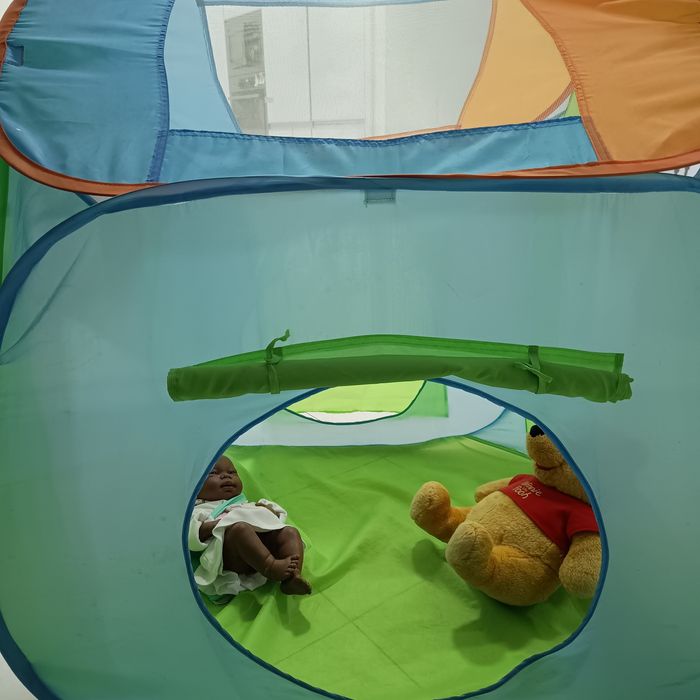 Tenda desdobrável de criança, usada mas bem estimada, com 90/90/100 cm