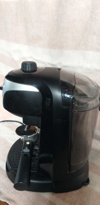 ekspres do kawy kolbowy DeLonghi