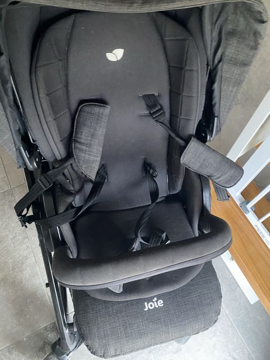 Vendo trio joie com acessorios frio e chuva