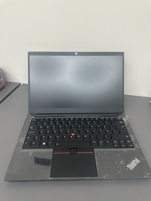 Portatil lenovo E14