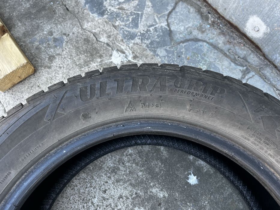 Продам пару зимових шин GoogYear 205/55 R16