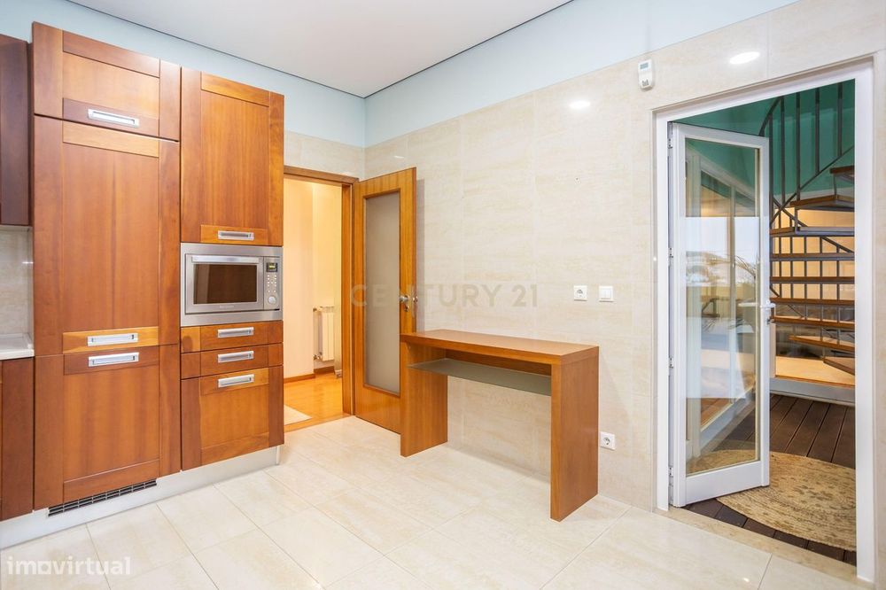 Um Apartamento com Alma de Moradia ; T3+1 + Terraço de 143 m²