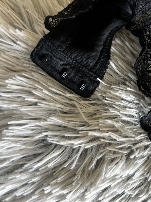 Biustonosz damski H&M rozmiar 42 czarny koronkowy elegancki nowy