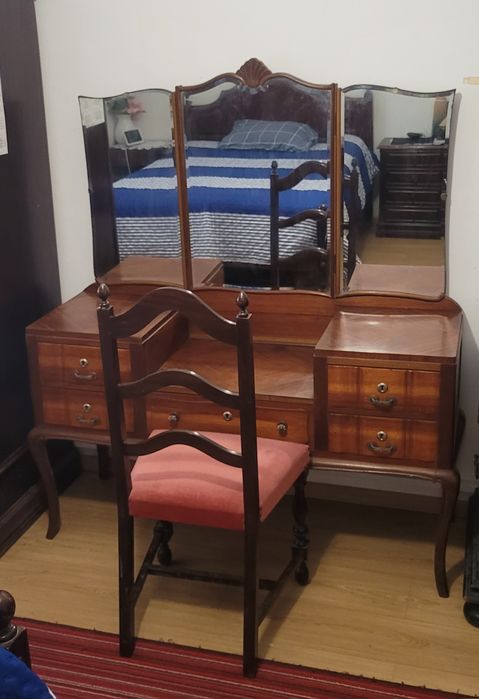 Penteadeira de madeira