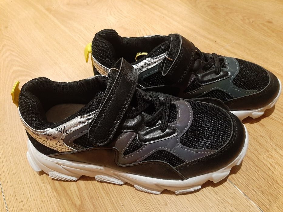 кросівки на дівчинку 33р нові