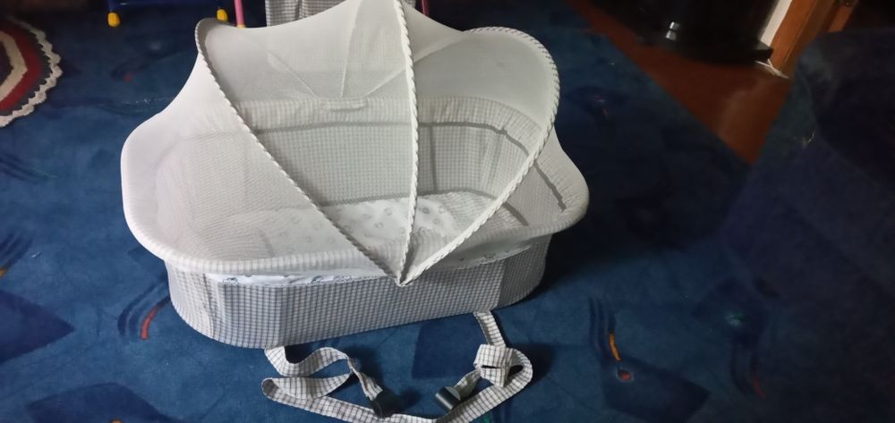 Колыбелька-переноска с москитной сеткой в кроватку плюс пеленатор.