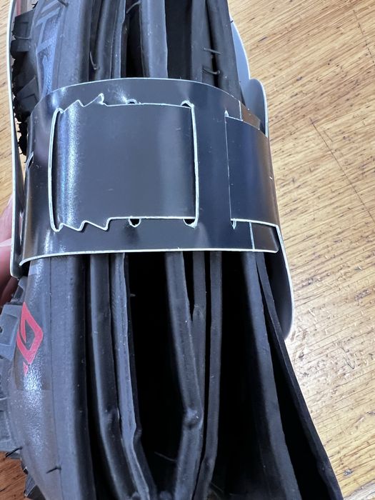 Hutchinson Pneu de MTB Kraken SideSkin Tubeless 29” x 2.30 - NOVO