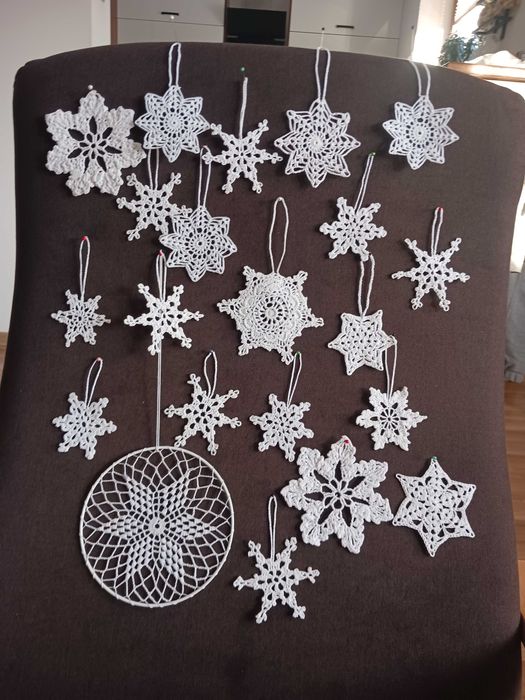 Gwiazdki szydelkowe  ozdoby choinkowe