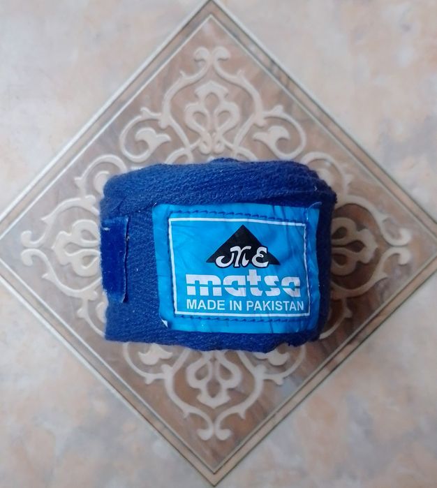 Боксёрские перчатки WOLF 12 OZ. Бокс боевые искусства. Бинты в подарок