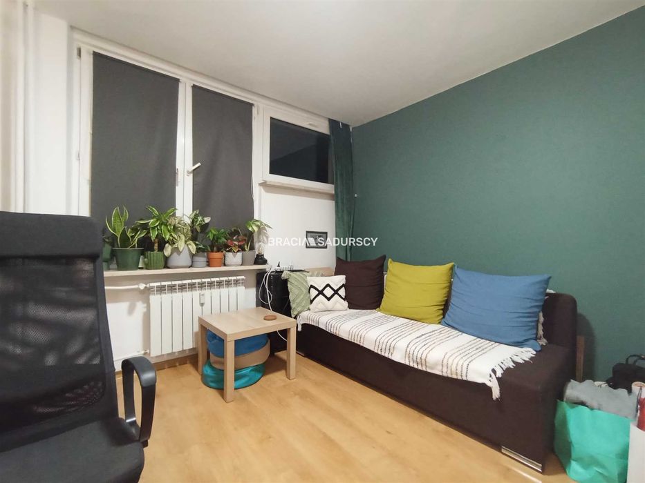 Garsoniera - Azory - 1700