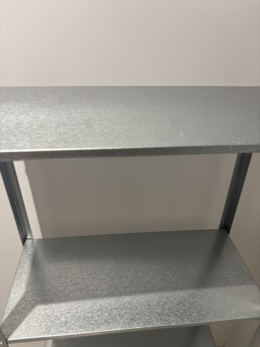 Estante de metal Hylis do Ikea