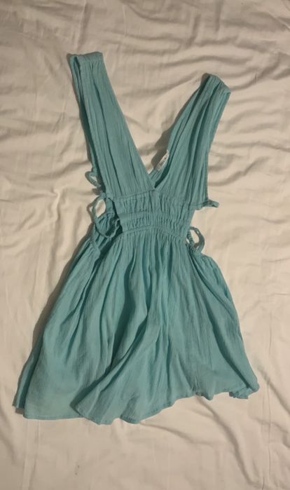 vestido de praia azul turquesa